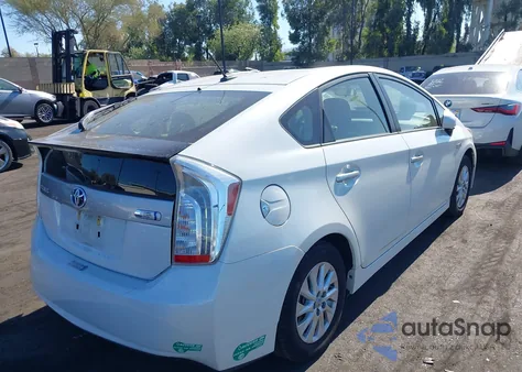 2015 Toyota Prius Plug-In z USA, uszkodzony, nr VIN JTDKN3DP8F3066239